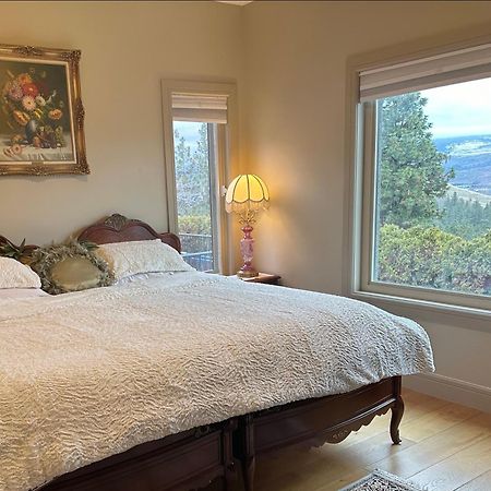 Under The Tree - Bed & Breakfast Kelowna Exterior photo
