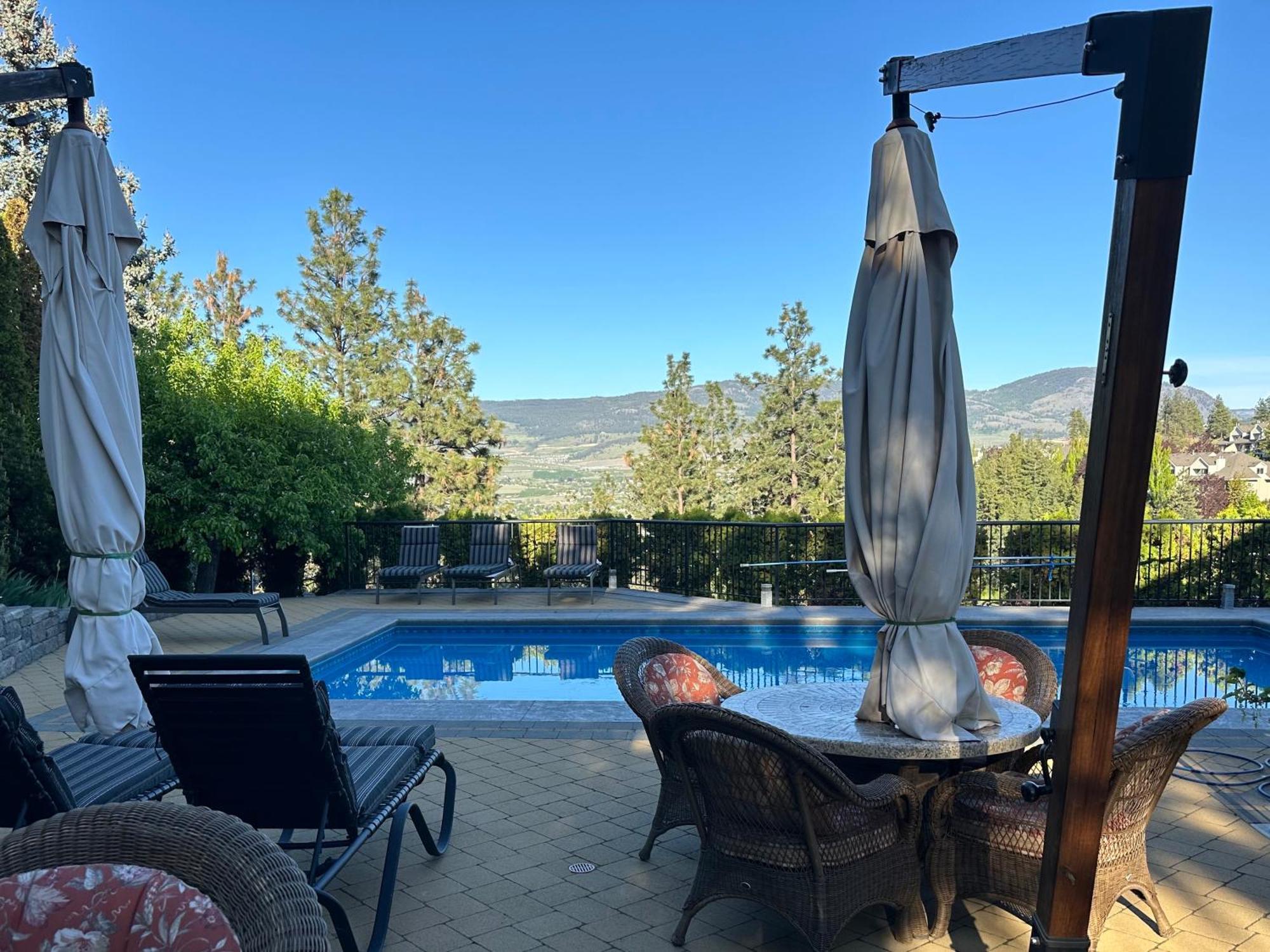 Under The Tree - Bed & Breakfast Kelowna Exterior photo