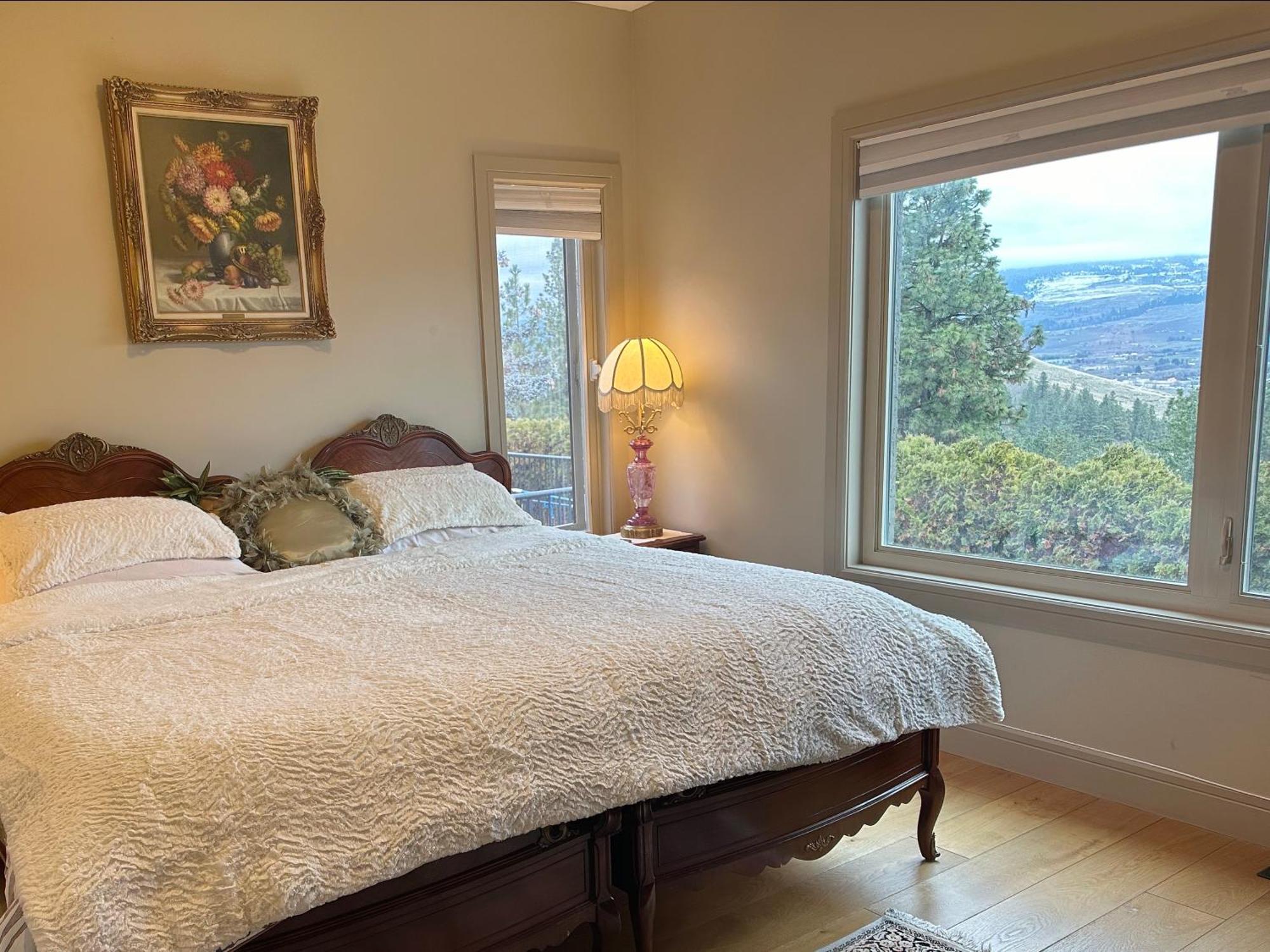 Under The Tree - Bed & Breakfast Kelowna Exterior photo