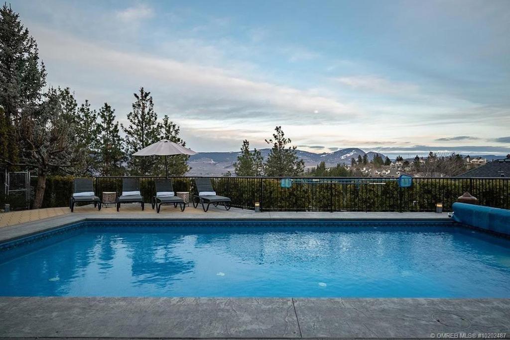 Under The Tree - Bed & Breakfast Kelowna Exterior photo