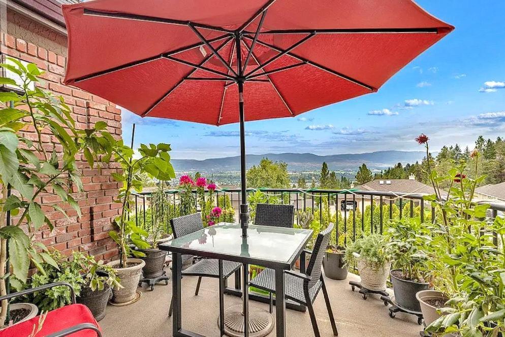 Under The Tree - Bed & Breakfast Kelowna Exterior photo